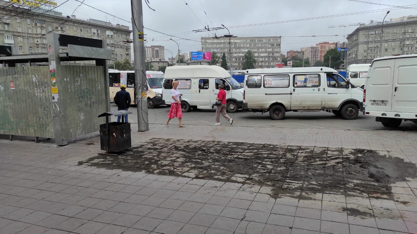 Фото В Новосибирске снёсенный киоск «Дядя Дёнер» вернули на площадь Калинина 2